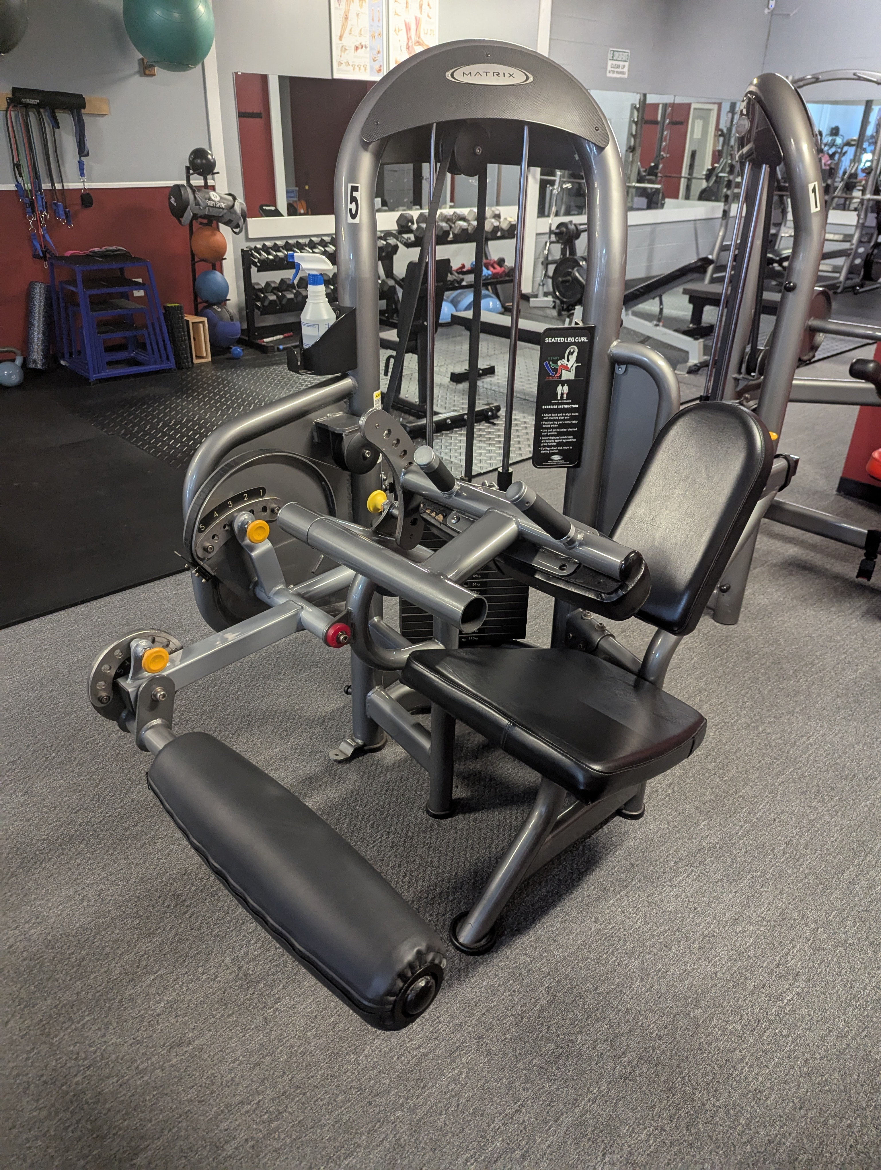 Leg extension machine