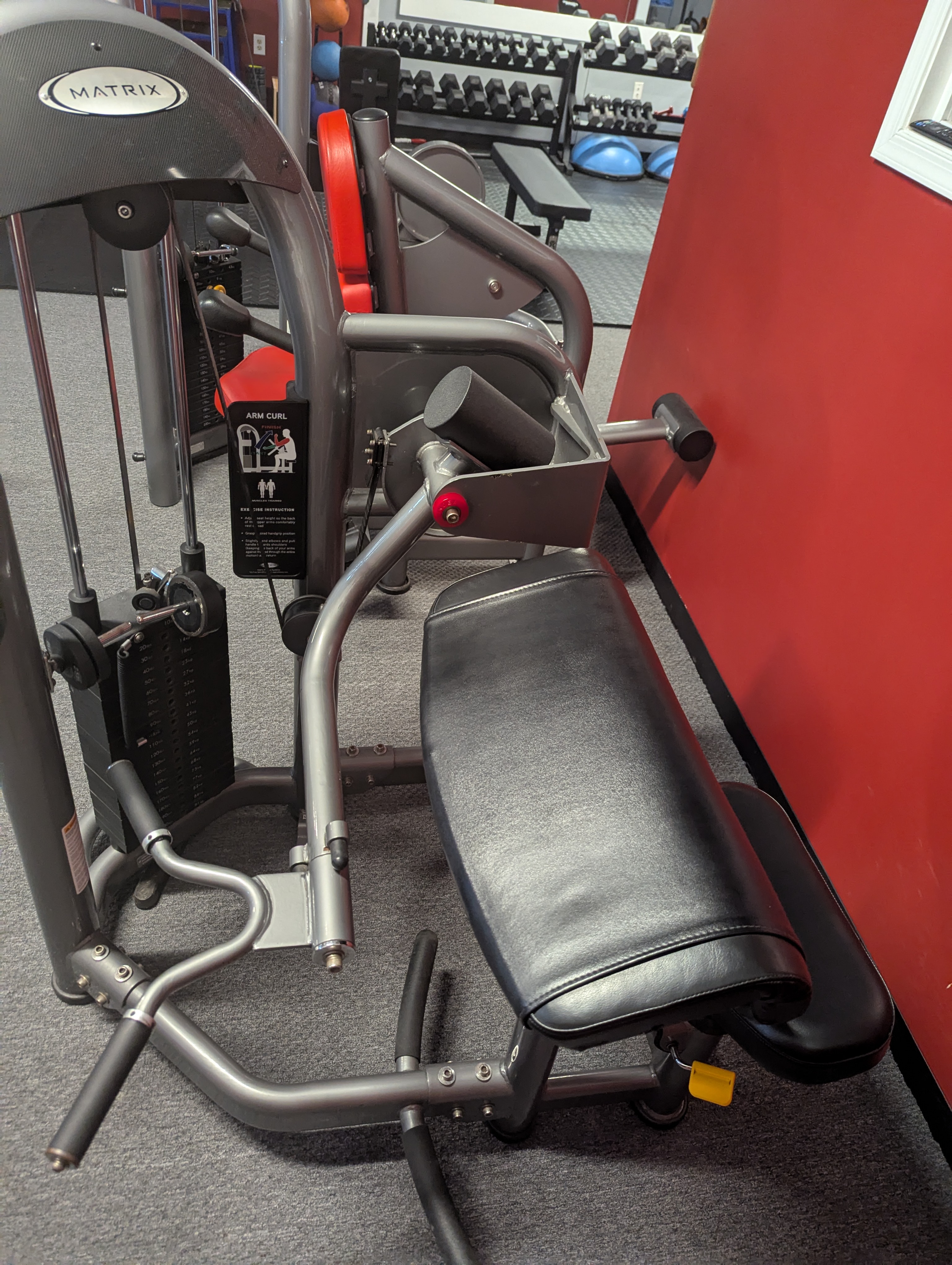 Arm curl machine
